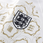 Maglia Pre-Partita 500º Anniversario England Lionesses Bambino – Bianco Maglia Pre-Partita 500º Anniversario England Lionesses Bambino – Bianco
