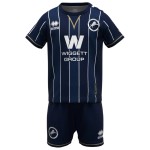 Kit home Millwall 2026/27 da bambino Kit home Millwall 2026/27 da bambino